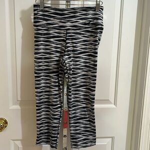 EUC Nike dri-fit work out capris size small